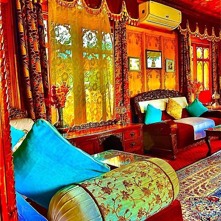 Crown Of India Group Of Houseboats Hotel Srīnagar Exterior foto