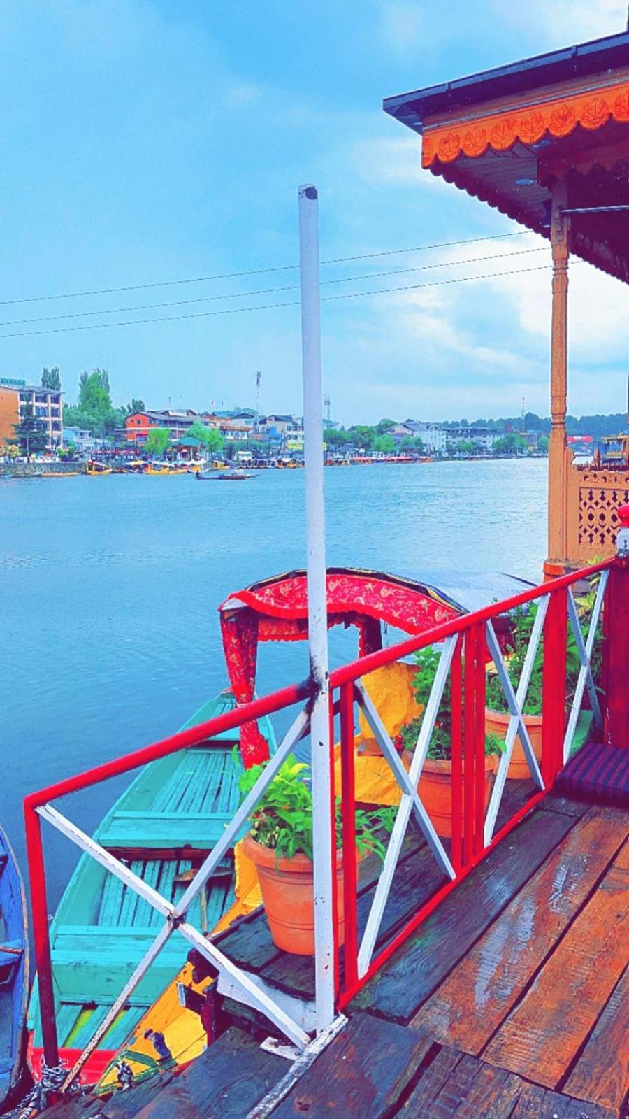 Crown Of India Group Of Houseboats Hotel Srīnagar Exterior foto