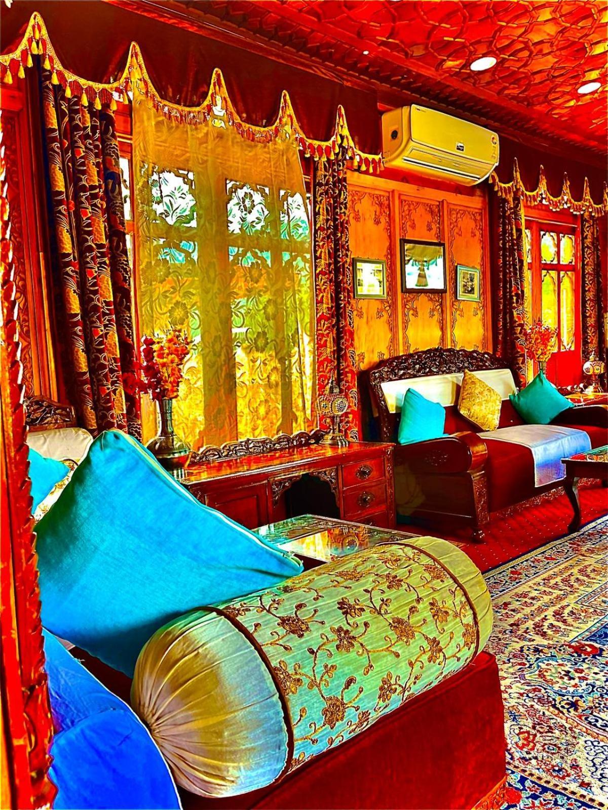 Crown Of India Group Of Houseboats Hotel Srīnagar Exterior foto
