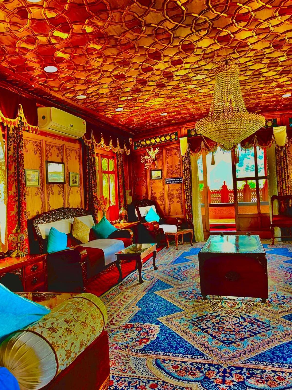 Crown Of India Group Of Houseboats Hotel Srīnagar Exterior foto